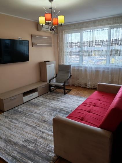 Apartament cu 3 camere semidecomandat, mobilat în Obor