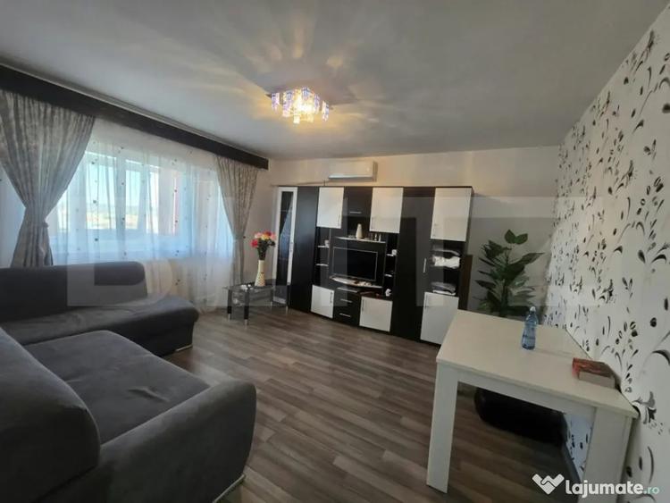 Apartament cu 3 camere decomandat în Micro 4