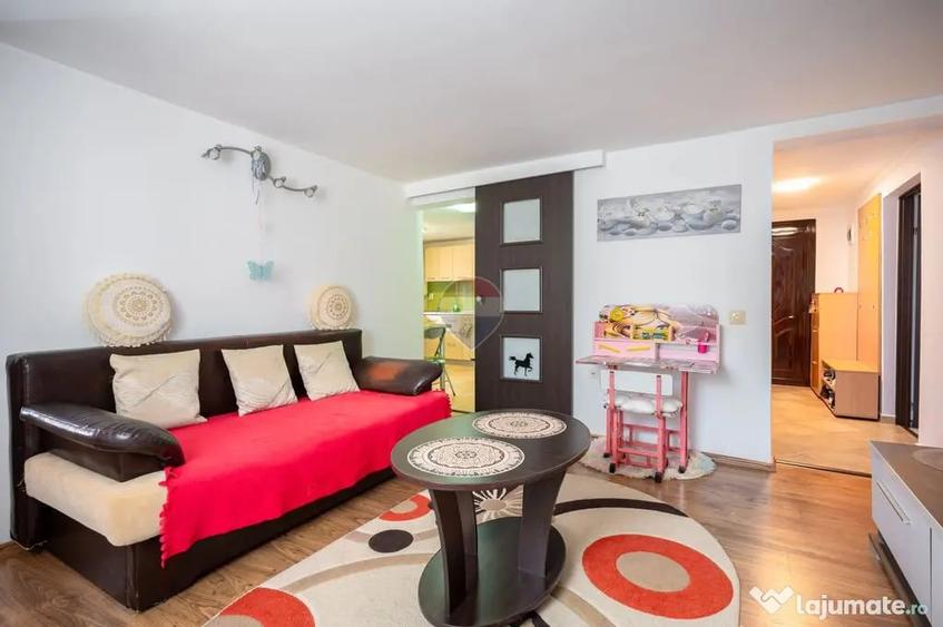 Apartament cu 3 camere decomandat în Est