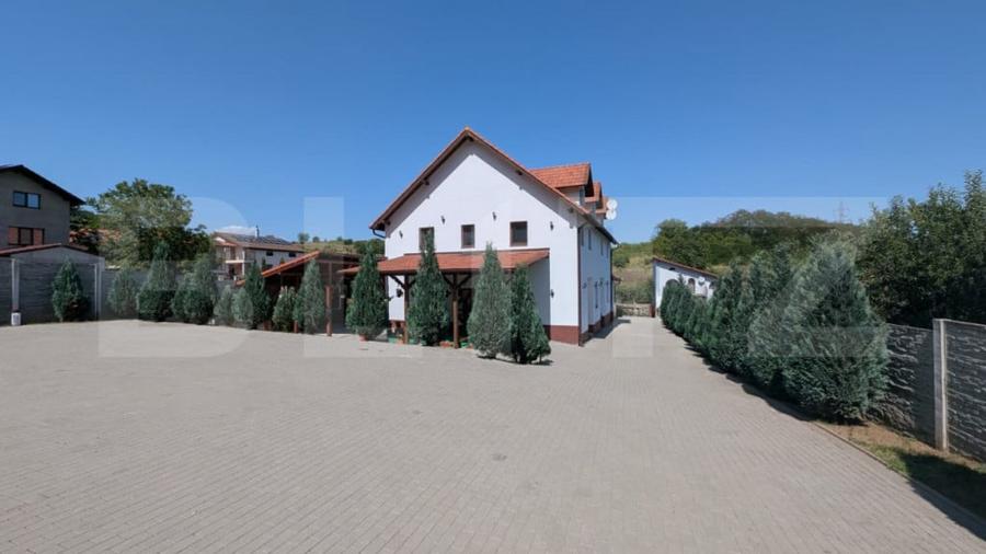 Casă cu 5 camere cu Teren 1200 Mp în Central