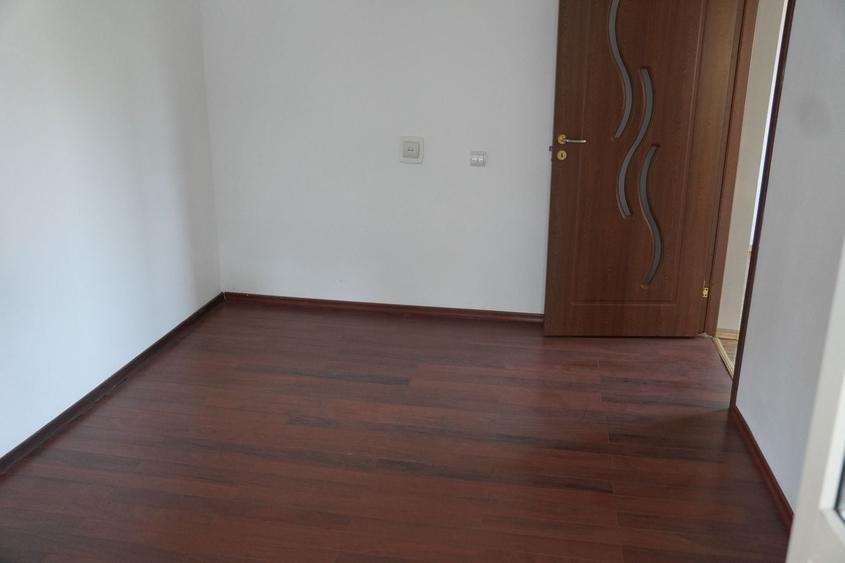 Casă individuală cu 7 camere cu Canalizare în Grozăvești