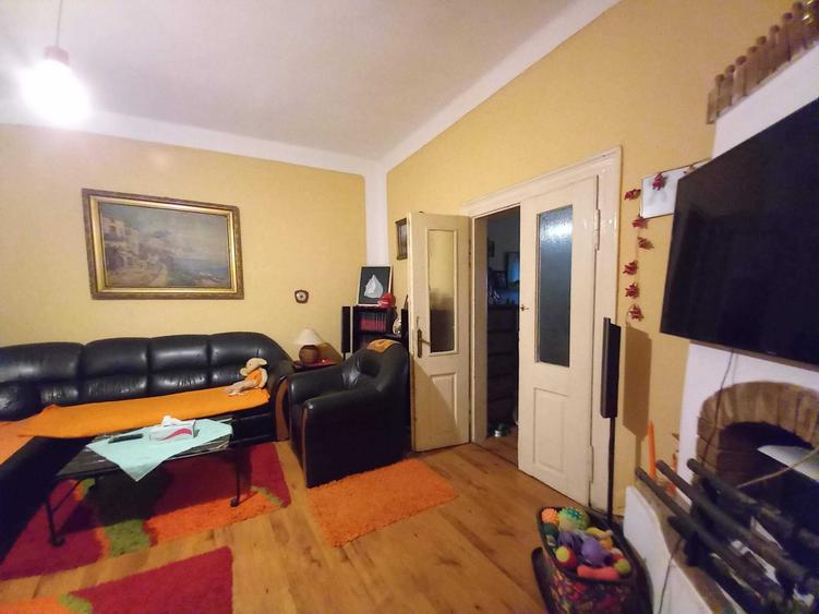 Casă cu 4 camere în Central