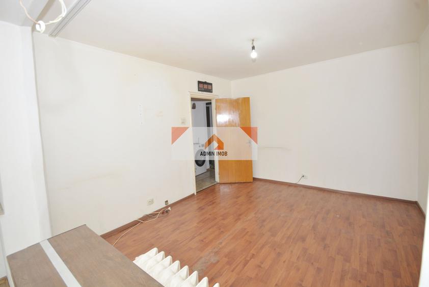 Apartament cu 3 camere decomandat în Giurgiului