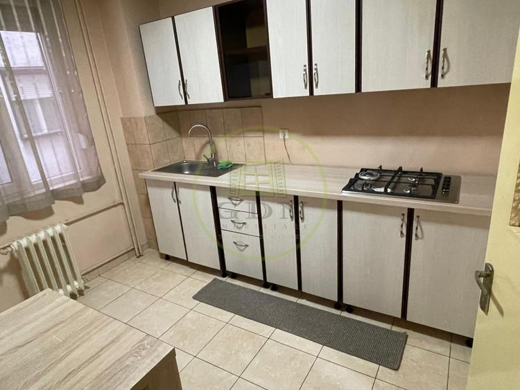 Apart.3 camere,decomandat, zona ultracentrală, lângă Fac. de Drept, Magheru - 8