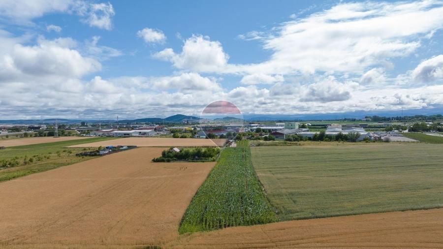 Teren Construcții intravilan de 2200 mp, în Nord