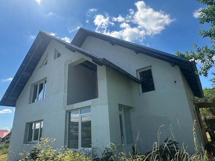 Casă cu 4 camere în Tătăruși
