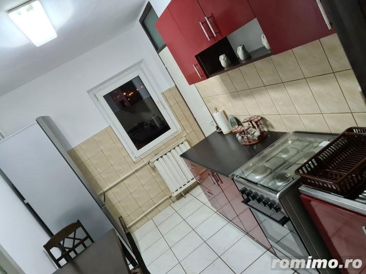 Apartament cu 3 camere decomandat în Girocului