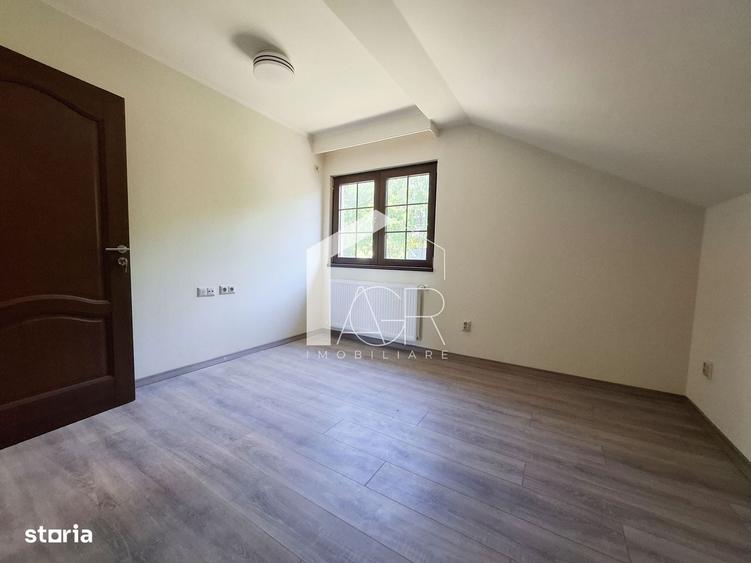 Casă cu 4 camere în Central