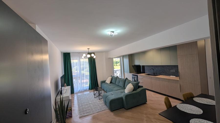 Apartament cu 3 camere semidecomandat în Florești