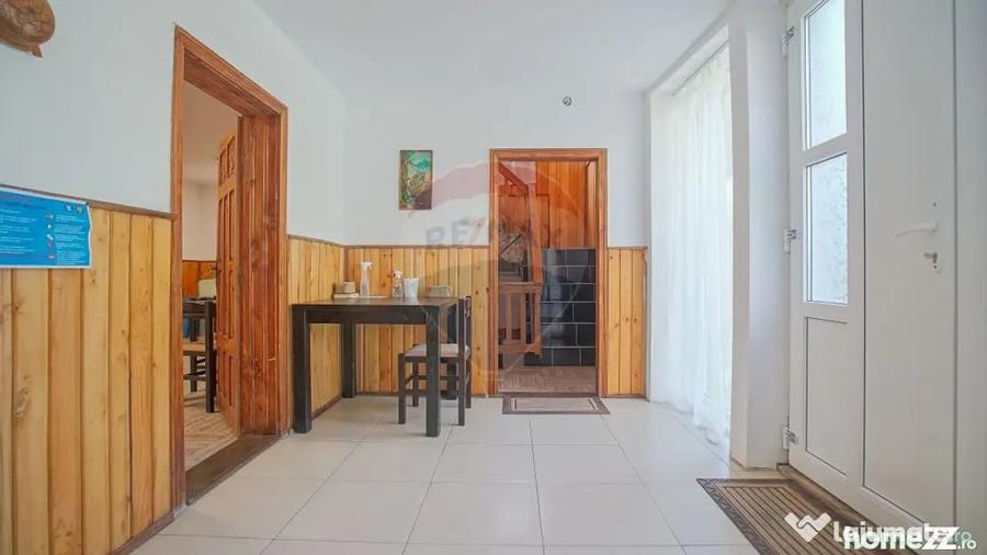 Casă cu 10 camere cu Teren 1137 Mp în Moieciu