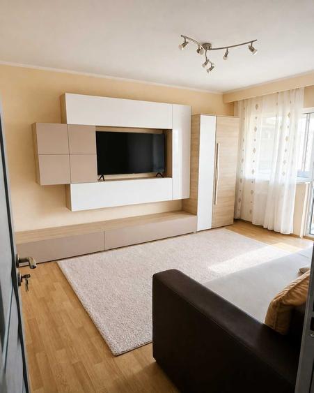 Apartament cu 4 camere decomandat în Dacia