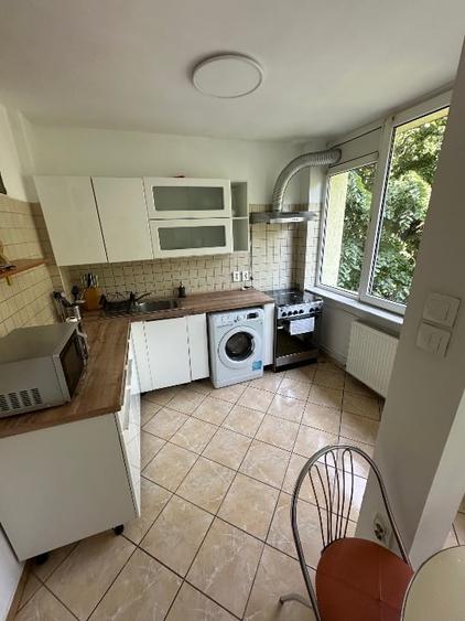 Apartament cu 3 camere semidecomandat, mobilat în Arcul de Triumf
