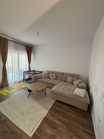 Apartament cu 4 camere decomandat, mobilat în Moșnița Nouă