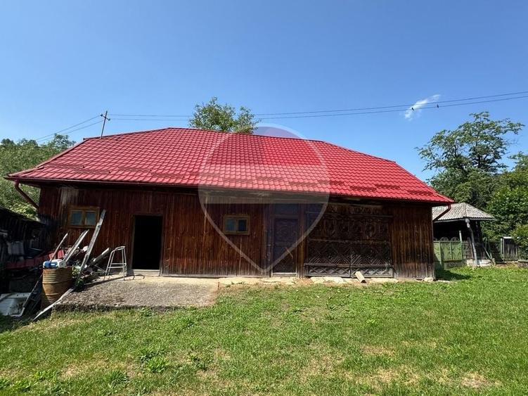 Casă individuală cu 4 camere cu Teren 7700 Mp în Brebeni