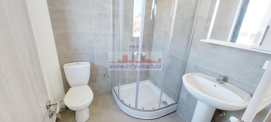 Casă individuală cu 4 camere decomandat cu Canalizare în Ostratu
