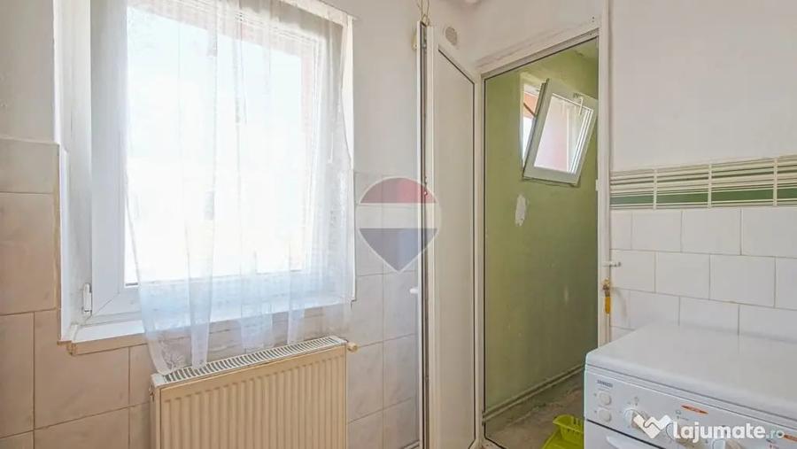 Apartament cu 3 camere semidecomandat în Nord