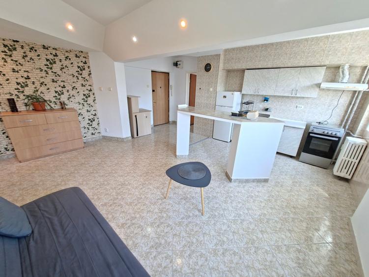 Apartament cu 3 camere semidecomandat în Drumul Taberei