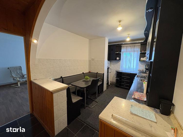 Apartament cu 4 camere decomandat în Central