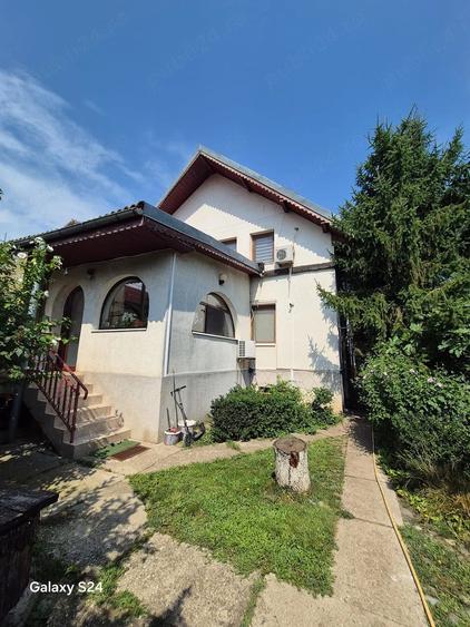 Casă cu Teren 1200 Mp în Central