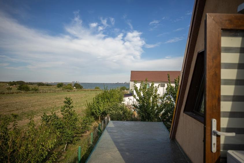 Casă individuală cu 2 camere cu Garaj în Exterior Est