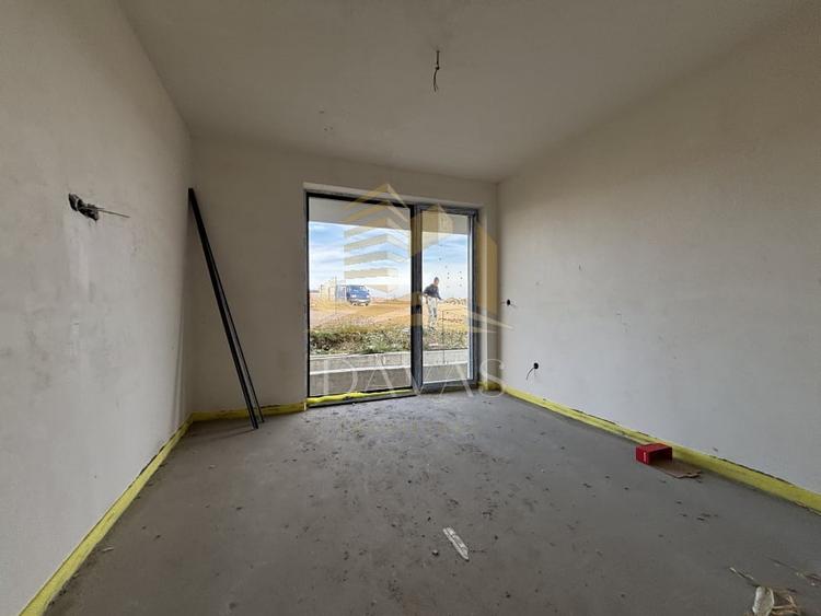 Apartament cu 3 camere semidecomandat în Baciu