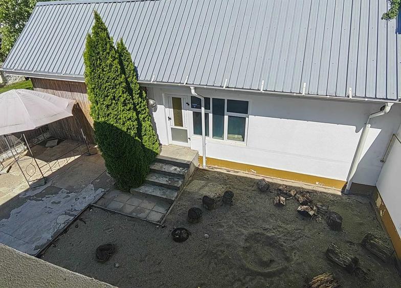 Casă cu 4 camere decomandat cu Canalizare în Mioriței