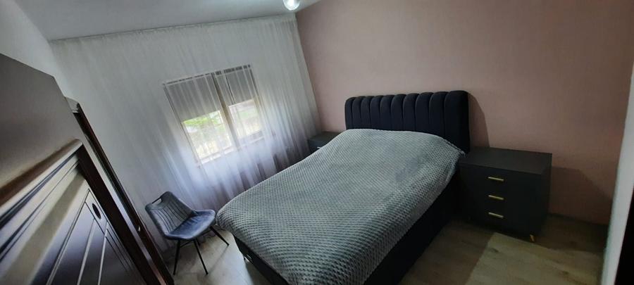 Apartament cu 4 camere decomandat în Sârbi