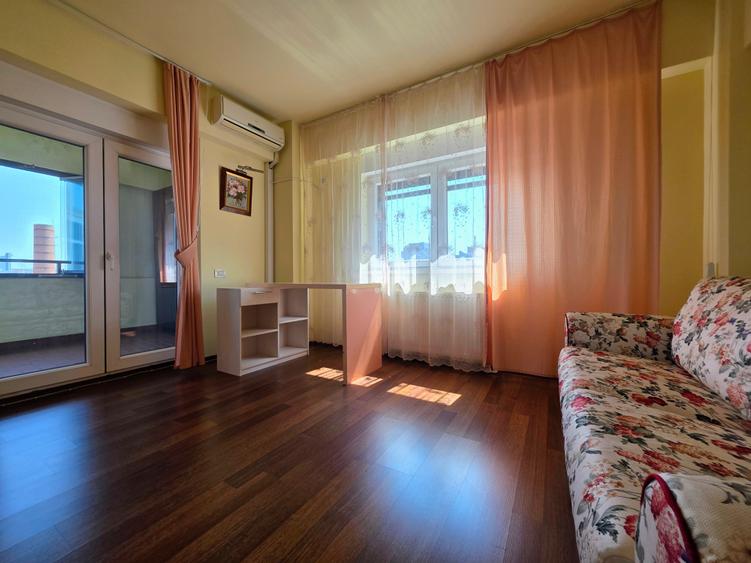 Apartament cu 3 camere semidecomandat în Calea Plevnei