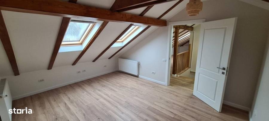 Apartament cu 4 camere în Romană