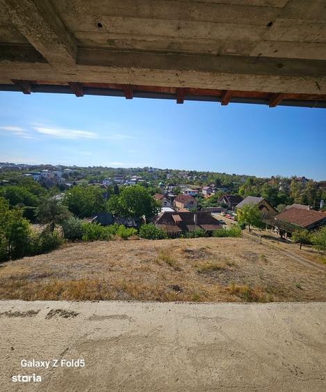 Casă cu 4 camere cu Teren 1400 Mp în Central