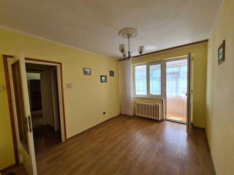 Apartament cu 3 camere semidecomandat în Hipodrom
