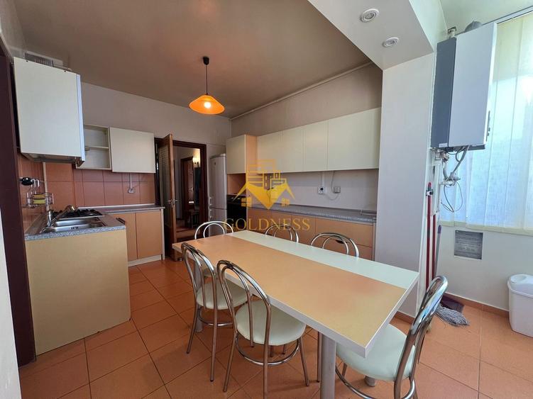 Apartament cu 3 camere decomandat, mobilat în Central