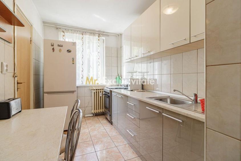 Apartament cu 3 camere decomandat în Valea Oltului
