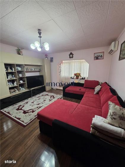 Apartament cu 3 camere semidecomandat în Micro 16