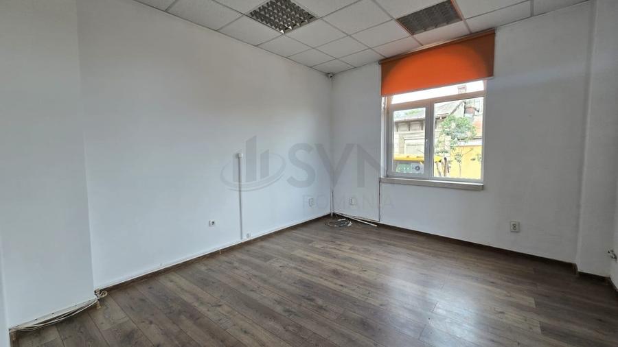 Casă individuală cu 7 camere cu Canalizare în Moșilor