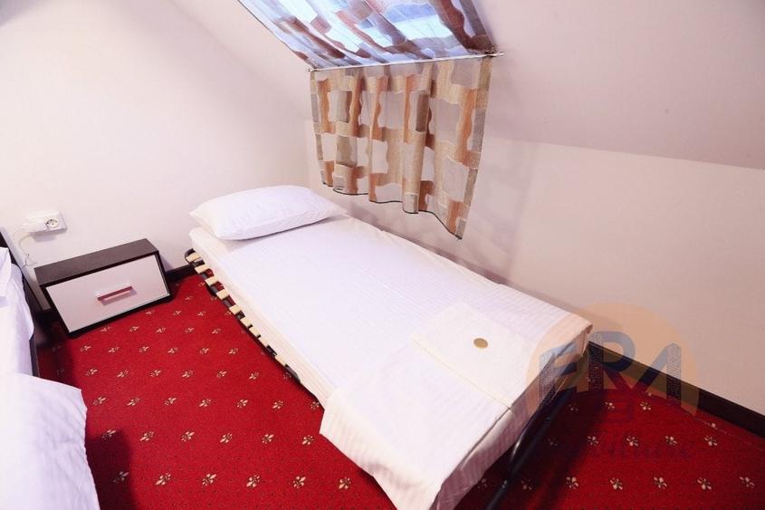 Casă individuală cu 5 camere cu Canalizare în Central