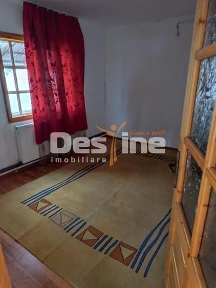 Casă cu 6 camere cu Teren 11250 Mp în Ștubeiu