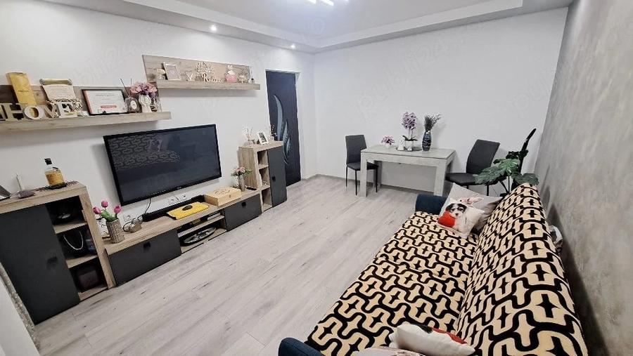 Apartament cu 3 camere decomandat în Central