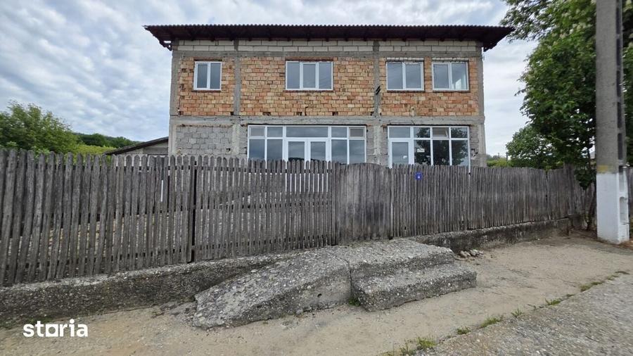 Casă cu 5 camere cu Teren 414 Mp în Frâncești