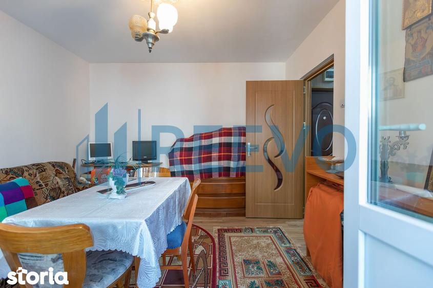 Apartament cu 3 camere semidecomandat, mobilat în Cornișa
