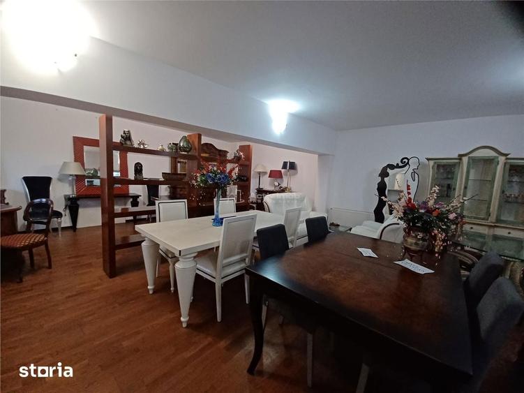 Casă cu 10 camere cu Teren 2000 Mp în Balotești