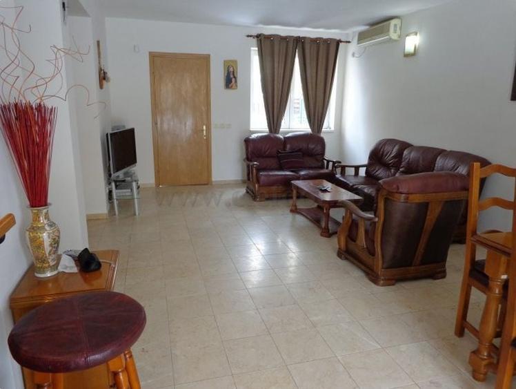 Vilă cu 5 camere de închiriat în zona Iancu Nicolae - 2