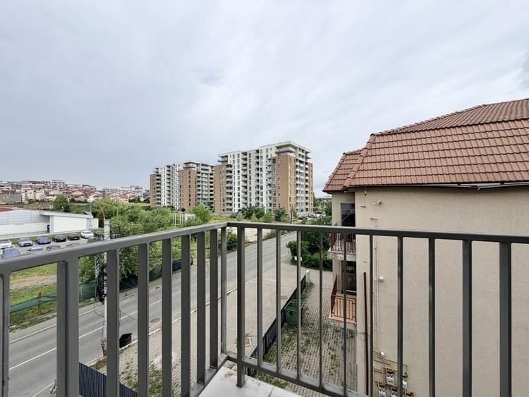 Apartament cu 3 camere semidecomandat, mobilat în Bună Ziua