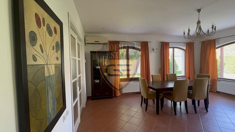 Casă individuală cu 5 camere cu Piscina în Mamaia
