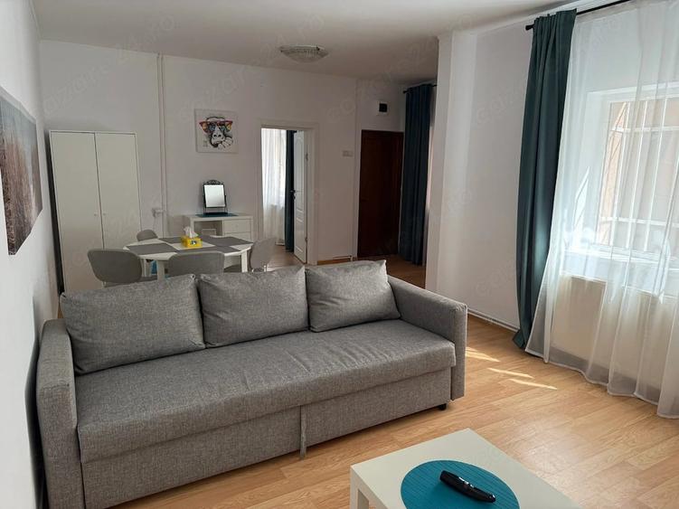 Apartament cu 2 camere nedecomandat în Universitate