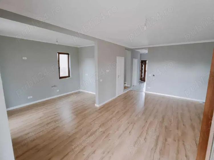Duplex cu 5 camere cu Teren 370 Mp în Dumbrăvița