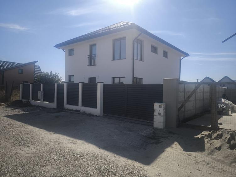Casă individuală cu 4 camere cu Teren 270 Mp în Berceni