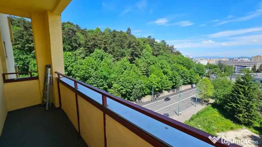 Apartament cu 3 camere decomandat în Răcădău