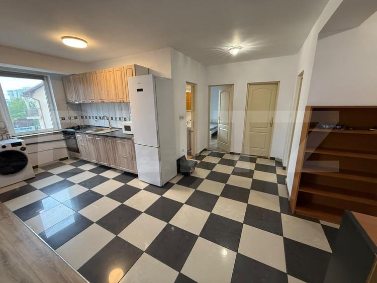 Apartament cu 3 camere semidecomandat, mobilat în Zorilor