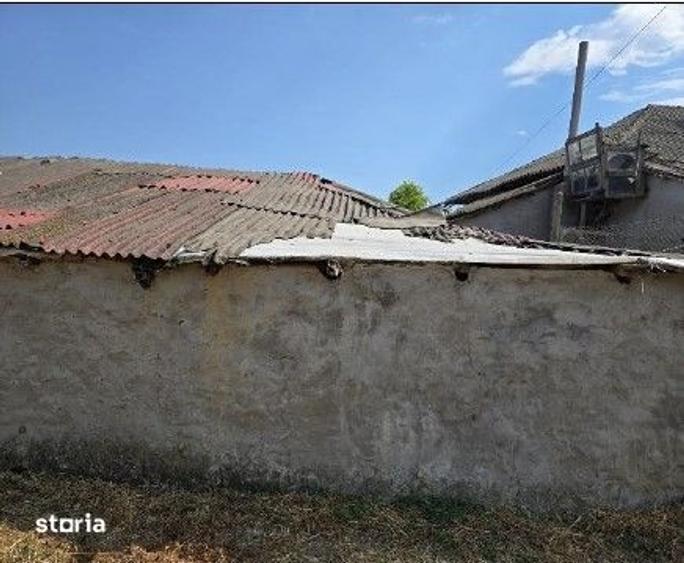 Casă cu 2 camere cu Teren 1722 Mp în Corbu